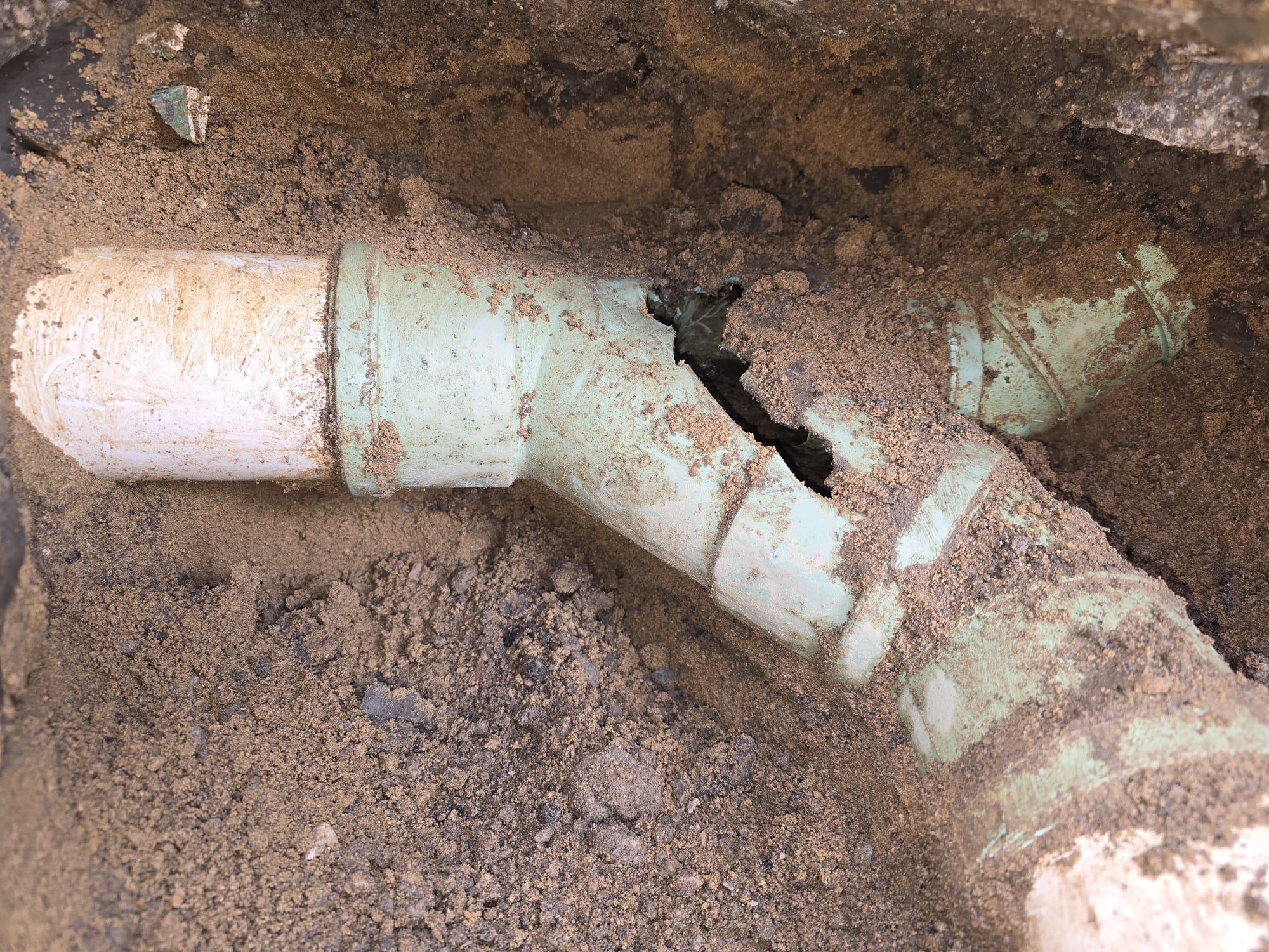 Signs That Indicate Your Home or Commercial Property Needs Repiping